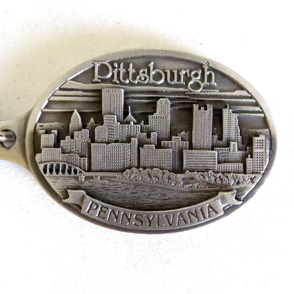 VINTAGE NEW SOLID PEWTER EMBOSSED PITTSBURGH PENNSYLVANIA KEYCHAIN KEY RING